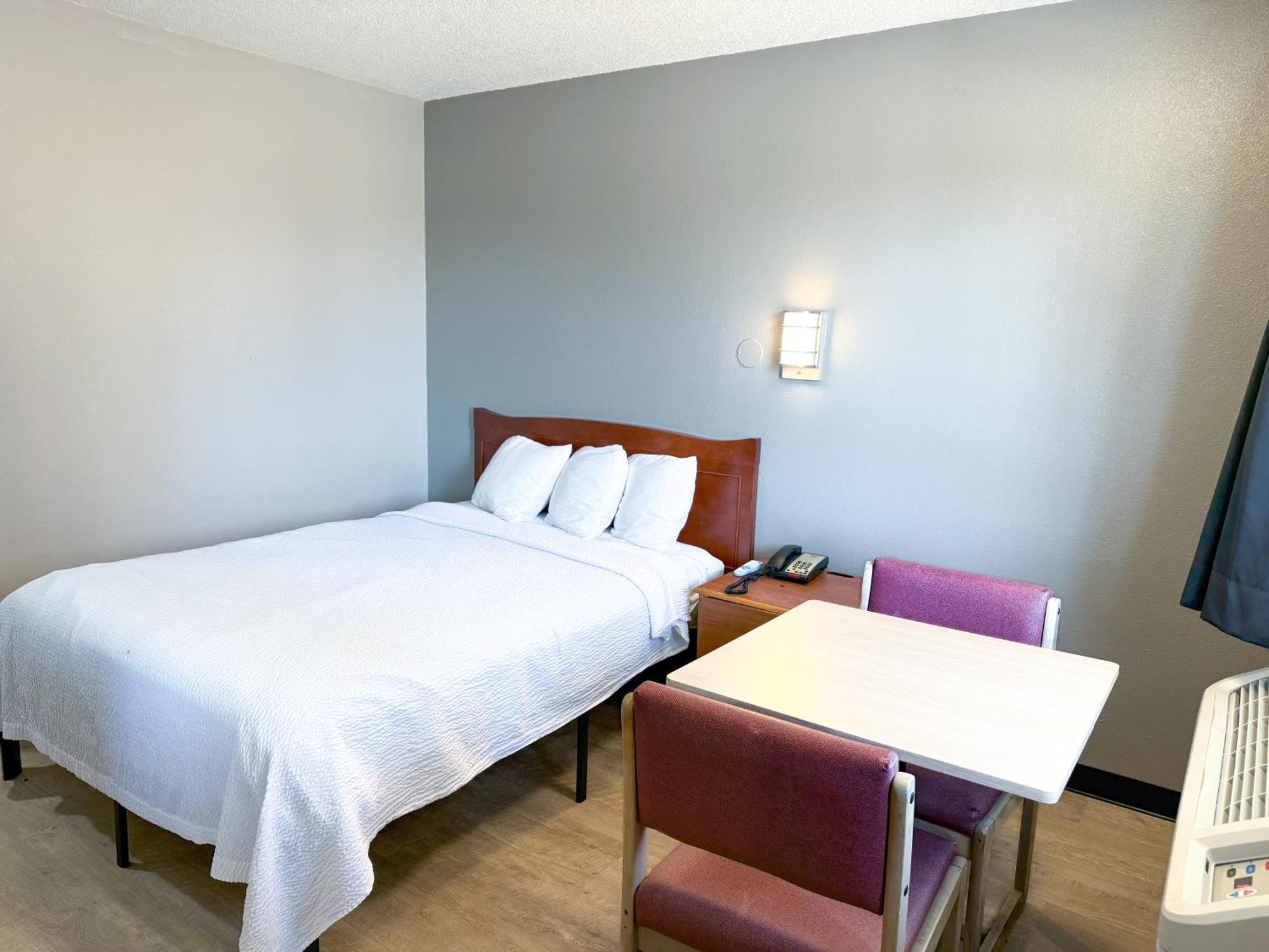 Super 7 Motel Coralville Exteriér fotografie