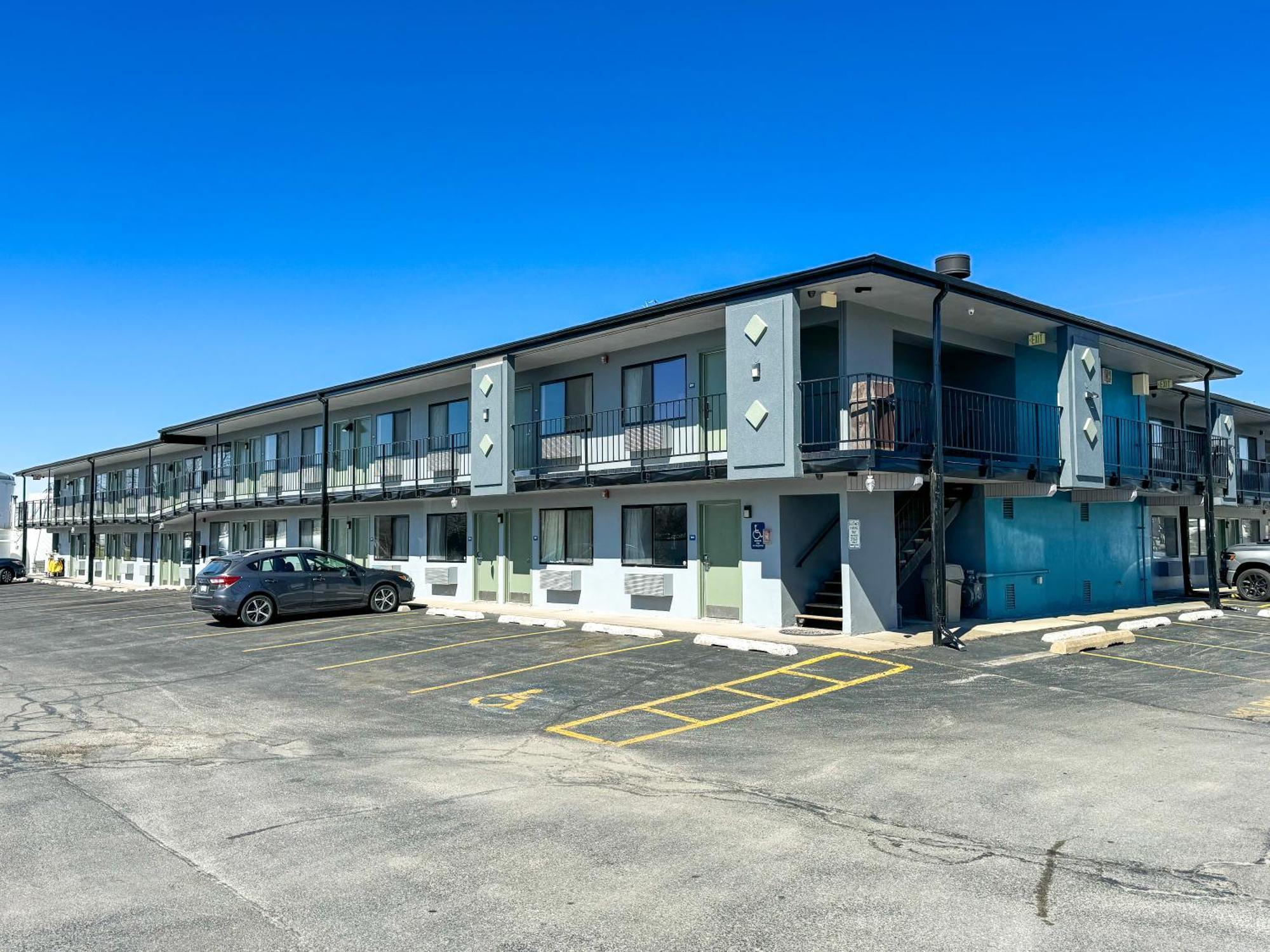 Super 7 Motel Coralville Exteriér fotografie